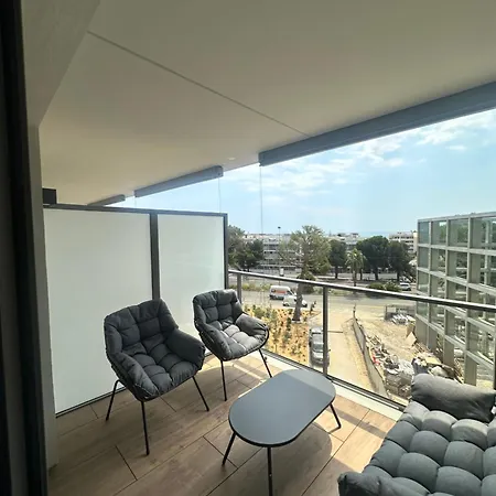 En Bord De Avec Piscine Sur Le Toit Apartment Saint-Laurent-du-Var
