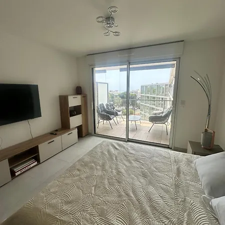 アパート En Bord De Avec Piscine Sur Le Toit サン・ローラン・デュ・ヴァール