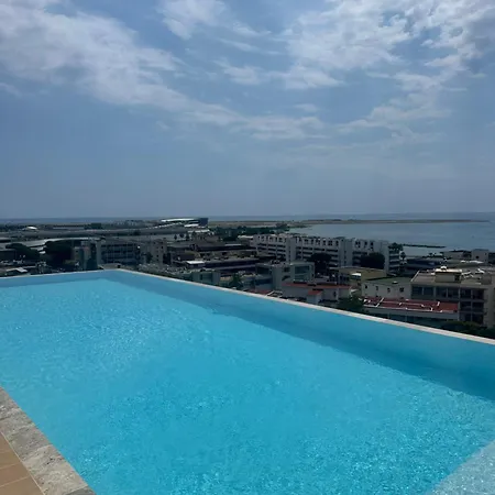En Bord De Avec Piscine Sur Le Toit Saint-Laurent-du-Var