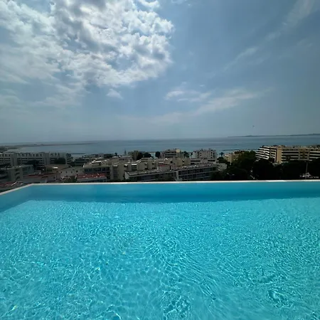 En Bord De Avec Piscine Sur Le Toit