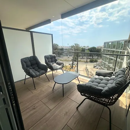 En Bord De Avec Piscine Sur Le Toit * サン・ローラン・デュ・ヴァール